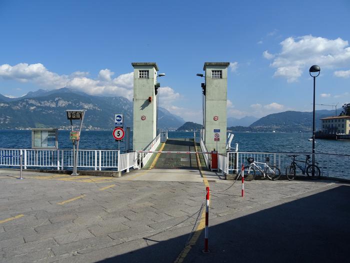 MTB 7-Seen-Cross / Transalp vom Unterallgäu zum Lago Maggiore und zum Gardasee, Warten auf die Fähre Menaggio