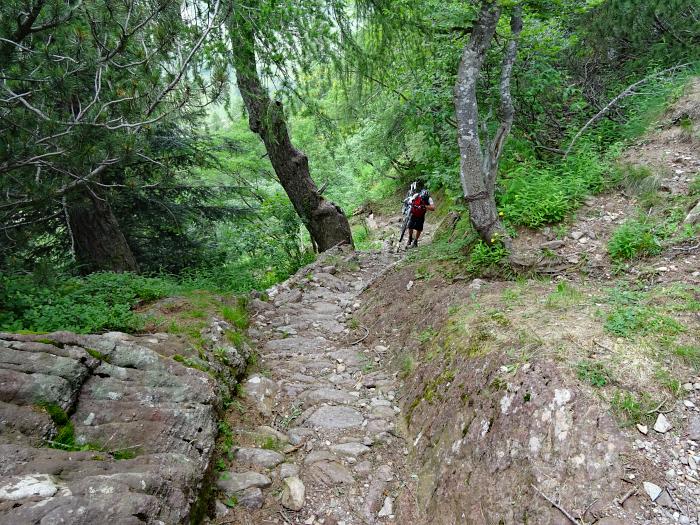 MTB 7-Seen-Cross / Transalp vom Unterallgäu zum Lago Maggiore und zum Gardasee, Auf dem Wanderweg zum Rigugio Grassi