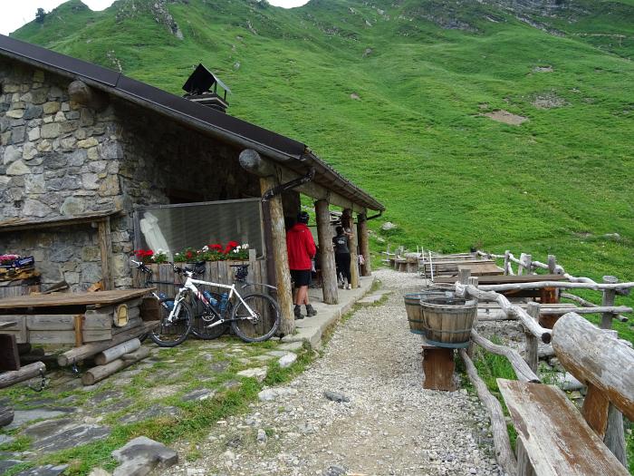 MTB 7-Seen-Cross / Transalp vom Unterallgäu zum Lago Maggiore und zum Gardasee, Am Rifugio Branchino